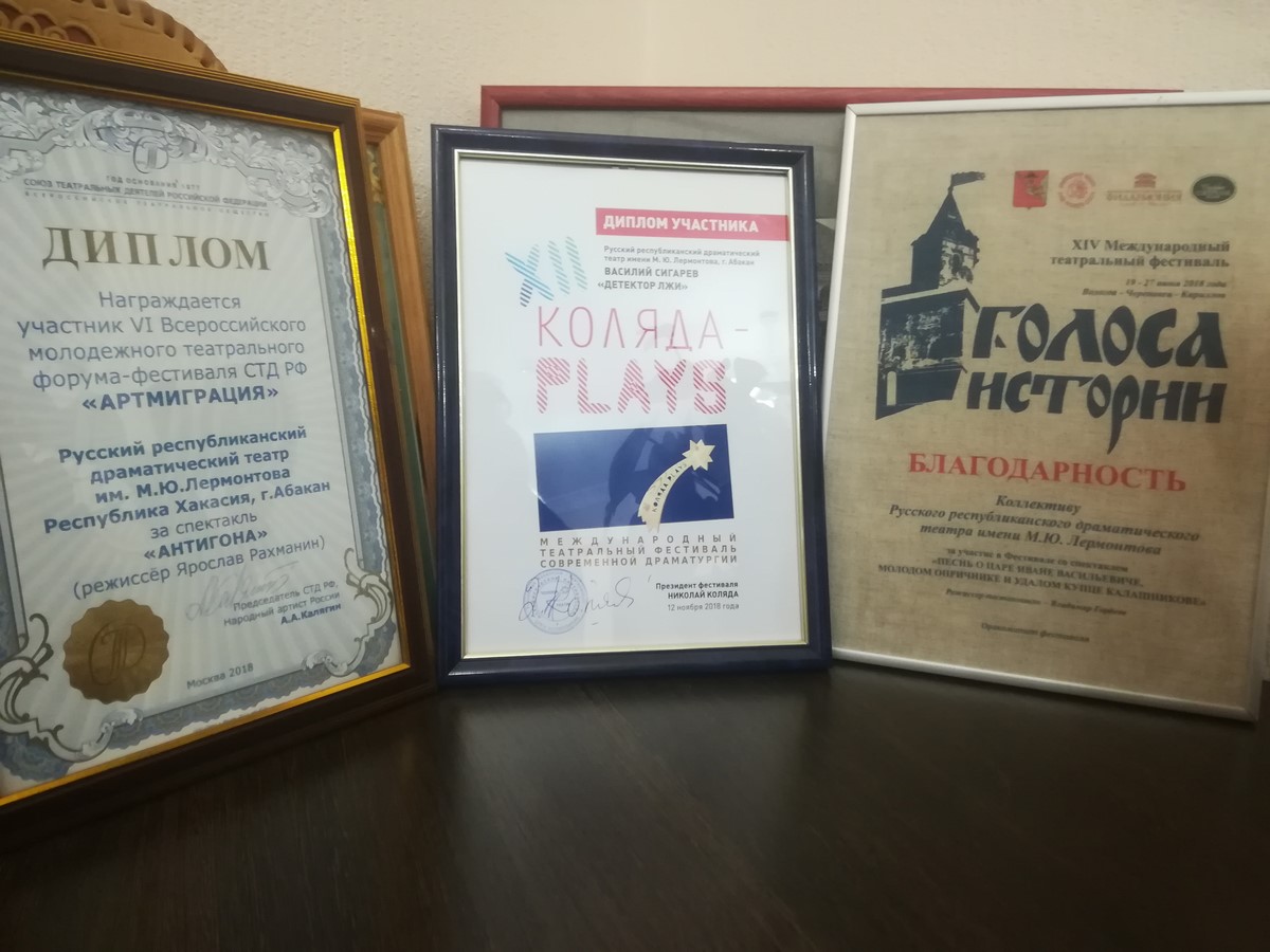 Артисты Русского театра проверили гостей и жителей Урала на «Детекторе лжи»