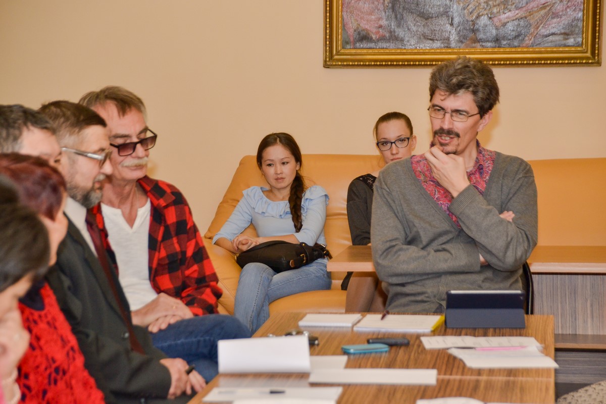 В рамках Лаборатории драматургов Хакасии состоялся показ спектакля «Антигона» Русского республиканского драматического театра имени М.Ю. Лермонтова.